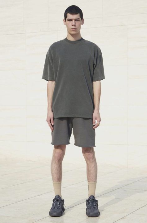 YEEZY season 6 Yeezy Collection, Yeezy Season 6, Yeezy Fashion, Yeezy Outfit, Color Core, Yeezy Season, Shorts Men, Sweat Shorts, Casual Street Style