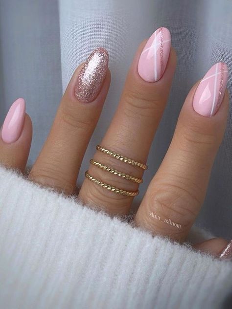 Pink Spring Nails, Pink Glitter Nails, Nail Designs Glitter, Pink Spring, Oval Nails, Hair Color Ideas For Brunettes, Elegant Nails, Classy Nails, Chic Nails