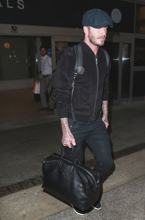 MANDATORY BYLINE TO READ INFPhoto.com ONLY<BR/>David Beckham seen arriving at LAX airport in Los Angeles, California.<P>Pictured: David Beckham<P><B>Ref: SPL867414 151014 </B><BR/>Picture by: INFphoto.com<BR/></P> Fall Men Outfits, Flat Cap Men Outfit, Flat Cap Outfit, Newsboy Hat Outfit, Baker Boy Hat Outfit, Hat Outfit Ideas, David Beckham Style, Driving Cap, Flat Cap Men