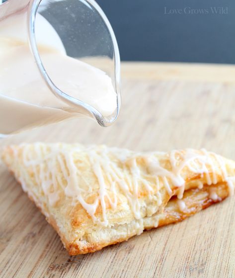 Vanilla Glaze Recipe, Breakfast Pastry Recipes, Healthy Apple Desserts, Apple Turnover Recipe, Apple Turnover, Breakfast Pastry, Turnover Recipes, Apple Glaze, Apple Turnovers