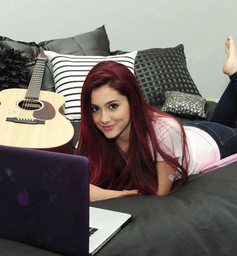 Young Ariana Grande, Ariana Grande Nickelodeon, Ariana Grande 2010, Victorious Cat, Ariana Grande Red Hair, Ariana Rares, Uk Icon, Ariana Grande Victorious, Ariana Grande Cat