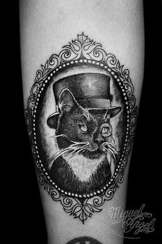 Cat w/ monocle, top hat and cameo frame custom tattoo Cameo Tattoo, Victorian Tattoo, Cat Portrait Tattoos, Framed Tattoo, Theme Tattoo, Cat Tattoos, Image Chat, Thigh Tattoos Women, Skull Tattoos