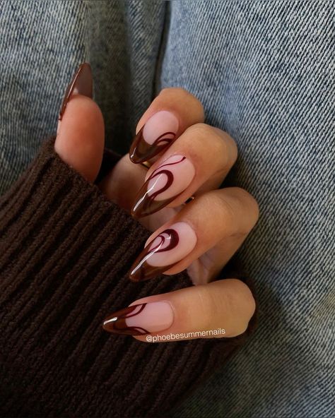 Cute Brown Nails Almond, Cool Girl Fall Nails, Nails Design Autumn 2024, Cool Autumn Nails, Gel Nail Designs Autumn 2024, Brown Nails Inspo Aesthetic, Autumn Nail Inspo 2024, Nail Designs Autumn Colors, Brown Nail Inspo Almond