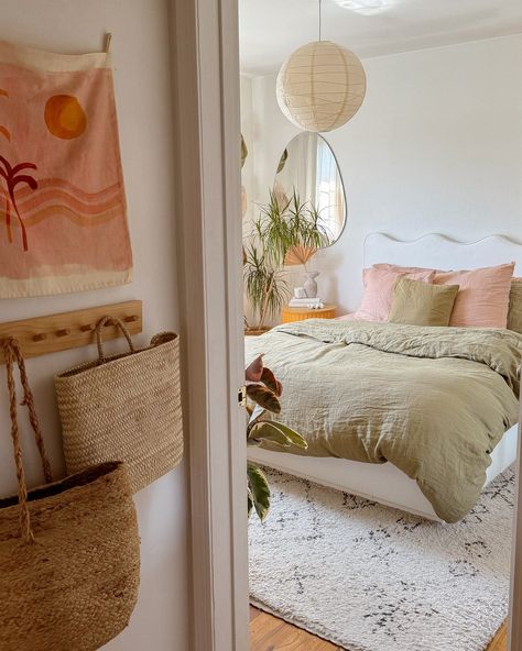 Colorful corners of home ✨ Peach and olive is definitely an ongoing theme here 💕🫒 🏷️ home | cozy home | interior design | linen bedding | colorful home | apartment living | vintage | thrifted | bedroom | interior styling #apartmenttherapy #apartmenttour #bedroomdecor #colorfulhome #cottagecore #cozyhome #homedecor #losangelesapartment #mcmhome #nancymeyersaesthetic #romanticizeyourlife Diy Roman Clay, Roman Clay Walls, Thrifted Bedroom, Desert Bathroom, Mirror Rug, Clay Walls, Bedding Colorful, Roman Clay, Chambre Inspo