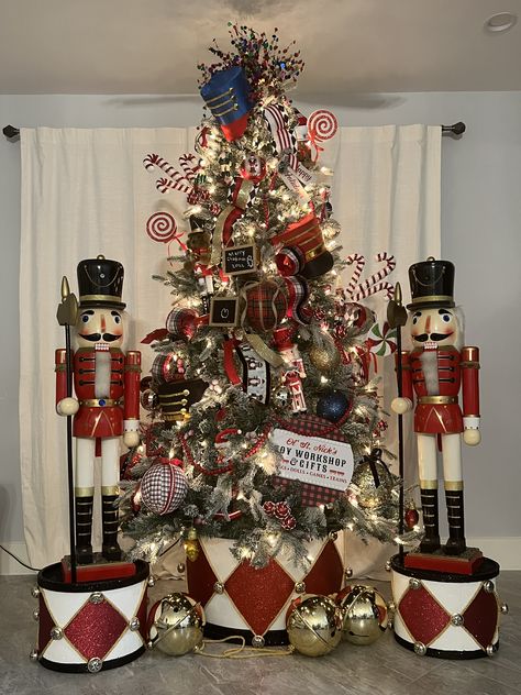 Nutcracker Themed Tree, Nut Cracker Christmas Theme, Christmas Nutcracker Decor Ideas, Nut Cracker Christmas Tree Theme, Nutcracker Christmas Trees, The Nutcracker Ballet Christmas Decor, Santa Christmas Theme, Christmas Tree Nutcracker Theme, Nutcracker Christmas Decorations Diy