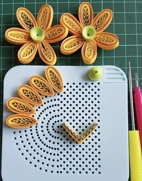 Quilling Patterns Tutorials, Quilling Flowers Tutorial, Diy Quilling Crafts, Quilling Flower Designs, Neli Quilling, Arte Quilling, Quilling Pattern, Paper Quilling Tutorial, Paper Quilling For Beginners