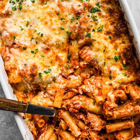 This Vegetarian Baked Ziti is an actual breeze to put together and so absolutely delicious – a perfect meatless pasta dish. Tomato Mushroom Pasta, Vegetarian Baked Ziti, Winter Pasta Dishes, Mushroom Pasta Bake, Mediterranean Keto, Feta Tomato, Meatless Pasta, Winter Pasta, Vegan Mediterranean