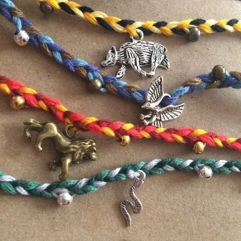 Harry Potter Friendship, Harry Potter Bracelet, Stile Harry Potter, Harry Potter Accessories, Harry Potter Etsy, Ravenclaw Hufflepuff, Slytherin Ravenclaw, Harry Potter Merch, Tapeta Harry Potter