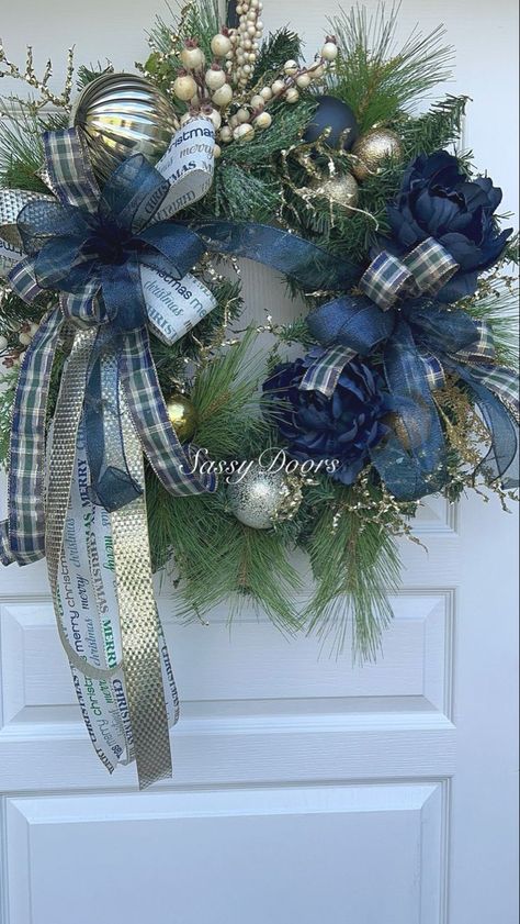 Navy Blue And Gold Christmas, Blue And Gold Christmas, Green And Gold Christmas, Blue Christmas Tree Decorations, Gold Christmas Wreath, Blue Peony, Blue Christmas Decor, Navy Blue And Gold, Blue Christmas Tree