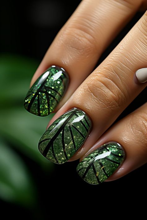 Jungle Nail Art, Green Nails With Leaves, Jungle Nails Design, Plant Nail Designs, Woodland Nails, Botanical Nail Art, Leaf Nail Art Designs, Leaf Nail Designs, Jungle Nails