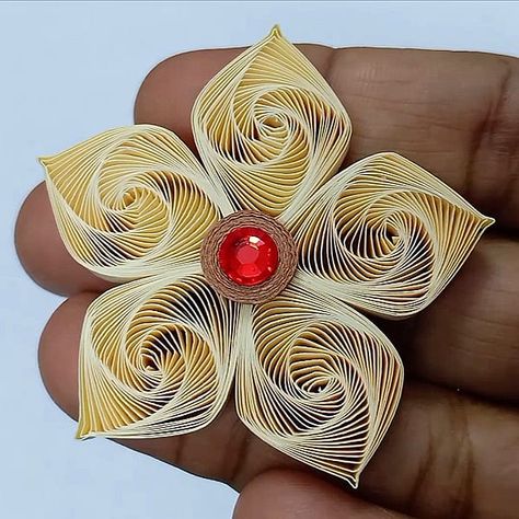 Quilling Patterns Tutorials, Quilling Flowers Tutorial, Quilling Instructions, Quilling Videos, Diy Quilling Crafts, Quilling Flower Designs, Vika Papper, Arte Quilling, Paper Quilling Tutorial