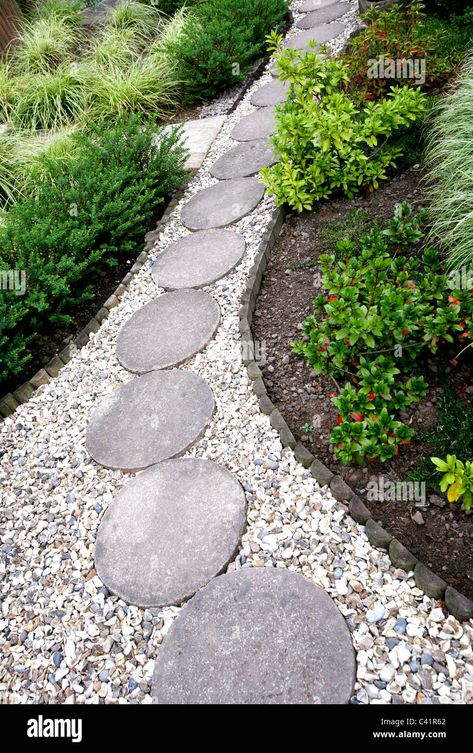 Gravel Garden Path, Round Stepping Stones, Front Path, Stepping Stone Walkways, Gravel Path, Front Yard Design, Stone Walkway, Gravel Garden, Garden Path