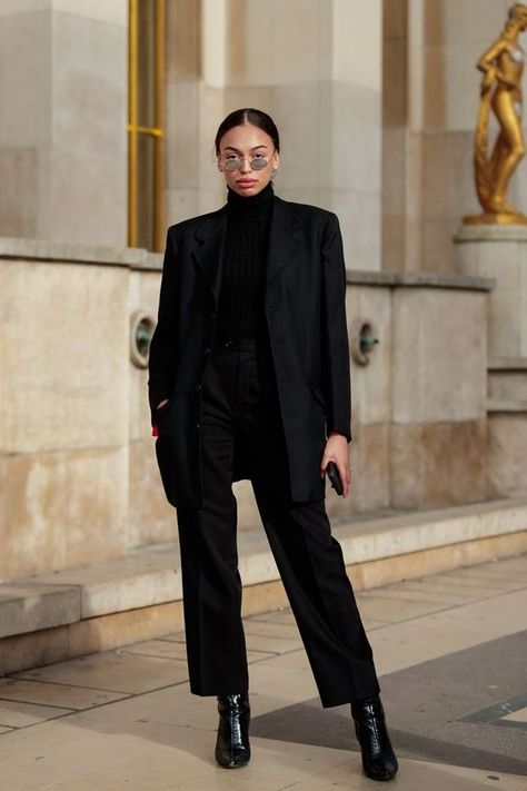 The Sleek All-Black Look I Love for Fall Pfw Street Style, Fashion Week Outfit, Stil Boho, Millenial Fashion, Paris Mode, Seoul Fashion, Moda Paris, Bloomingdales Fashion, Iu Fashion