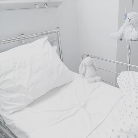 Hospitalcore traumacore Hospitalcore Aesthetic, Oc Story, Angel Core, Colors Aesthetic, Yami Kawaii, Hospital Bed, White Core, Medical Aesthetic, White Room