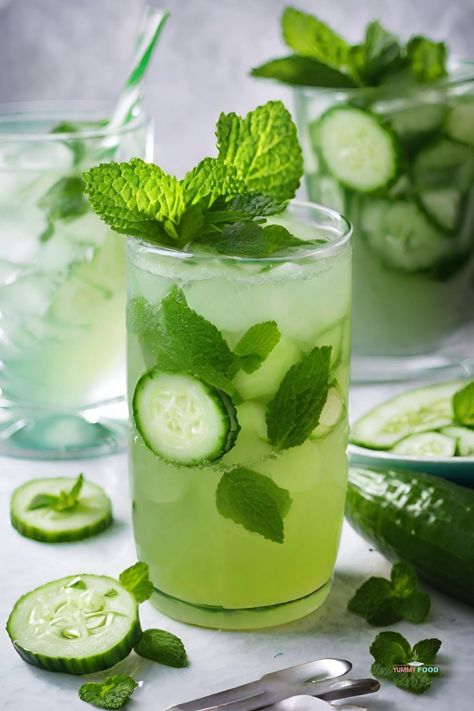 Cucumber Mint Cooler Summer Coolers Drinks Recipe, Cucumber Mint Mocktail, Cucumber Drinks Healthy, Cucumber Drink Recipes, Cucumber Simple Syrup Recipe, Cucumber Mocktail Recipe, Fruit Mocktail Recipe, Trending Drinks, Savory Drinks