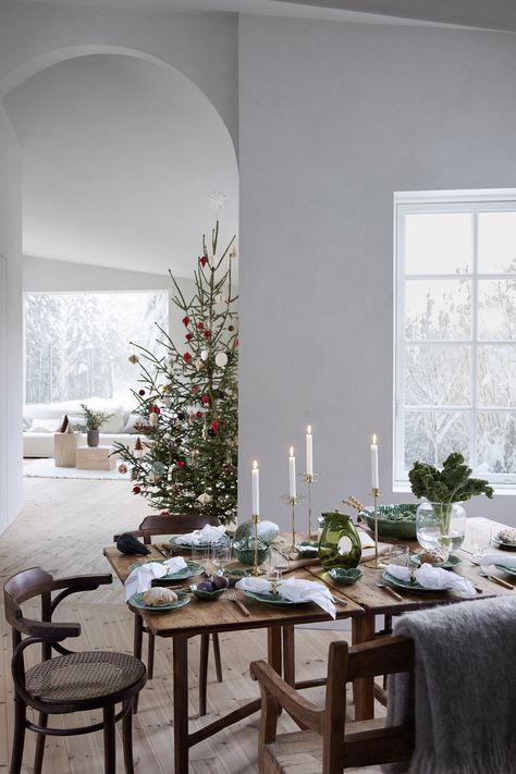 Scandinavian Christmas Trees, Christmas Interiors, Scandinavian Home, Scandinavian Christmas, Christmas Dinner, Christmas Inspiration, Christmas Table, 인테리어 디자인, Christmas Home