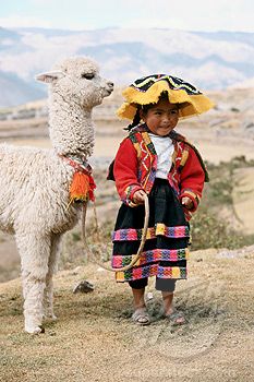 alpacas and Peruvian babies, two of my favorite things :) World Animals, Kids Around The World, People Of The World, Machu Picchu, World Cultures, Mongolia, 귀여운 동물, Little People, Kids Stuff