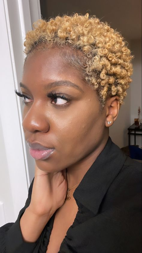 Honey Blonde Short Natural Hair Black Women, Blonde Natural Hair Short, Short Natural Hair With Color, Blonde Low Cut Black Women, Lowcut Hair For Black Women, Blonde Big Chop, Colored Twa Natural Hair, Honey Blonde Short Hair Black Women, Short Blonde Natural Hair Black Women