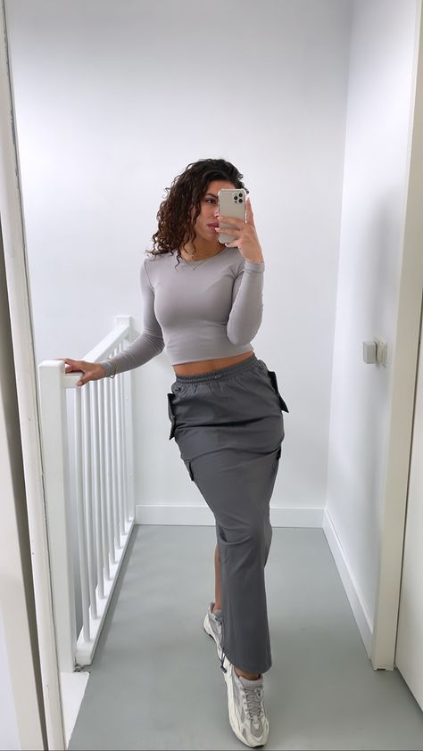 Maxi cargo skirt grey luxe to kill grey body shirt Zara shoes Yeezy Maxi Cargo Skirt Outfit, Maxi Cargo Skirt, Luxe To Kill, Cargo Skirt Outfit, Body Shirt, Yeezy Shoes, Cargo Skirt, Skirt Outfit, Gray Skirt