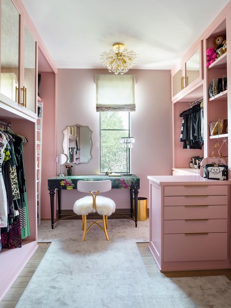 Walk In Closet Ideas Vanity, Walking Closets, Interior Millwork, Wardrobe Design Ideas, Enchanting Places, Contemporary Closet, Pink Rooms, Dressing Room Closet, Room Organisation