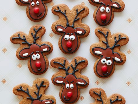 Gingerbread Reindeer Gingerbread Recipes, Gingerbread Reindeer, Cinnamon Candy, Cookies Gingerbread, Reindeer Cookies, Man Cookies, Santa And His Reindeer, Gingerbread Man Cookies, Best Christmas Cookies