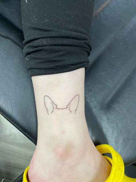 #dog #dogear #linetattoo #tattoo #blacktattoo #delicatetattoo #corgitattoo #corgi #smalltattoo #girltattoo #girlytattoo #art #aesthetic #outlinetattoo #ink #inktattoo Minimal Corgi Tattoo, Tiny Corgi Tattoo, Corgi Tatoos, Corgi Ear Tattoo, Small Corgi Tattoo, Corgi Ear Outline Tattoo, Simple Corgi Tattoo, Corgi Line Tattoo, Corgi Outline Tattoo