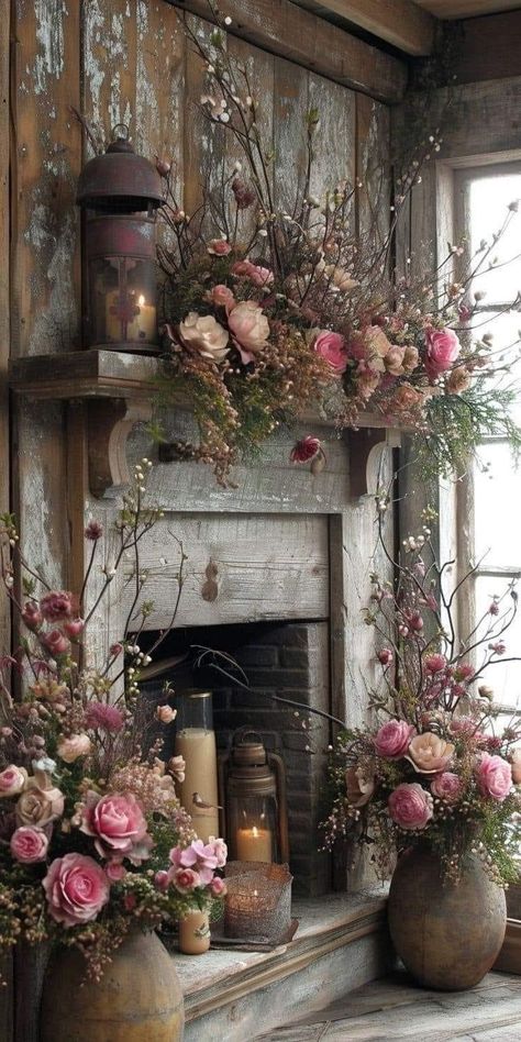 Rustic Vintage Decor, Antique Fireplace, Country Living Room, Hus Inspiration, Fireplace Ideas, Farmhouse Decor Living Room, Deco Floral, Rustic Living, Country Charm