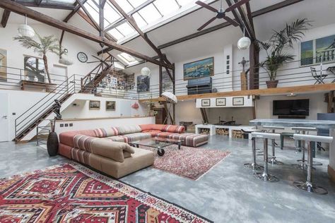 Warehouse Home Converted, Warehouse Conversion Home, Loft House Ideas, Paris Loft, Warehouse Apartment, Warehouse Living, Converted Warehouse, Warehouse Home, Industrial Home Design