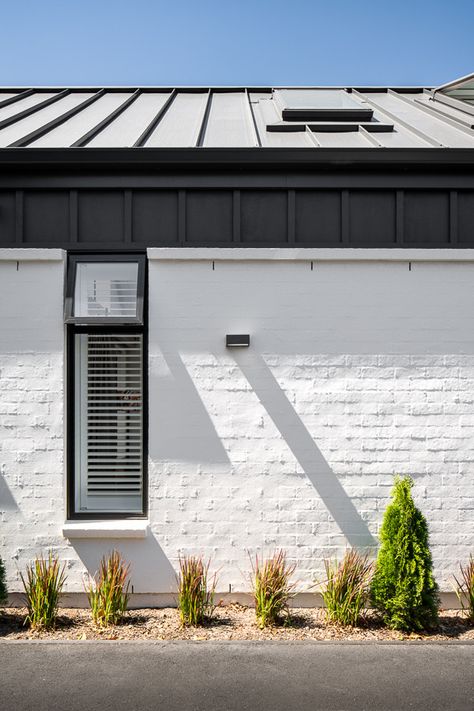 White bagged brick cladding ground the house to the site and seeks to reference the traditional front boundary entry wall whilst providing a simple textural element to the dwelling. The board and batten cladding frames the roof cover and adds a simple stylish rhythm to the upper form with the glazed gable end. Carefully placed curved windows add a silhouette of the curved references and add interest to the main living and rear entry. White Bagged Brick Exterior, White Gable House, Bagging Brick Exterior, White Wash Brick House Exterior, White Cladding Exterior, Bagged Brick Exterior, White Brick Facade, Bagged Brick, White Brick House Exterior