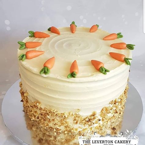 Three layers of luscious carrot cake with cream cheese frosting Decorated Carrot Cake Ideas, Easter Carrot Cake Ideas, Fancy Carrot Cake Decoration, Carrot Cake Design Ideas, Carrot Cake Ideas, Decorated Carrot Cake, Carrot Cake Birthday Cake, Carrot Cake Design, Carrot Cake Decorating Ideas