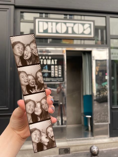 Cute Photobooth Pictures, Pictures In Paris, Paris Mood Board, Fashion Aesthetic Summer, Photobooth Pictures, Paris Metro, London Baby, Paris Summer, Europe Photos