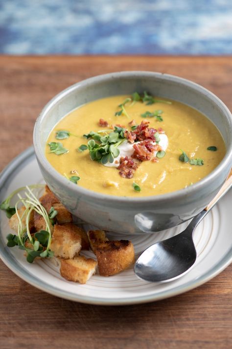 Crispy bacon takes a classic springtime dish to the next level in our Creamy Bacon Split Pea Soup. This easy recipe features garden-fresh vegetables, thyme and dried split peas, and requires less than 30 minutes of hands-on prep time. Recipes For Winter, Split Pea Soup Recipe, Split Peas, Bacon Soup, Cooking Bacon, Split Pea Soup, Pea Recipes, Pea Soup, Split Pea