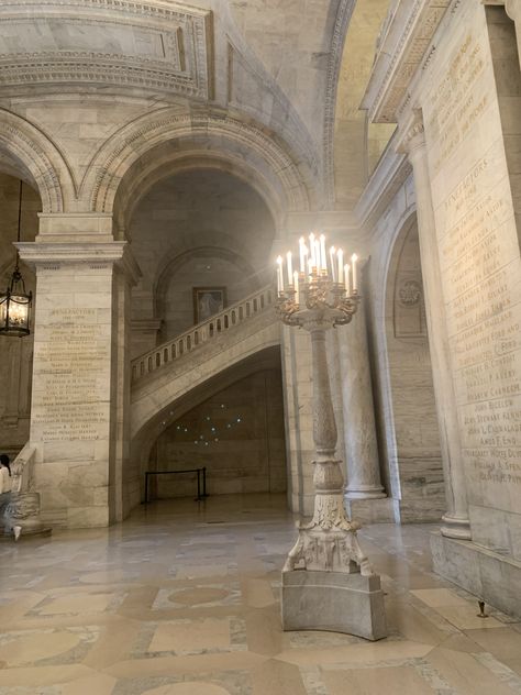 #newyork #nyc #public library #newyorkpubliclibrary #candle #architecture #staircase #grand #harrypotter Detroit Public Library Wedding, Architecture Staircase, Library Stairs, Nyc Library, Ny Public Library, Nyc Public Library, New York Library, Elopement Photoshoot, New York Vibes