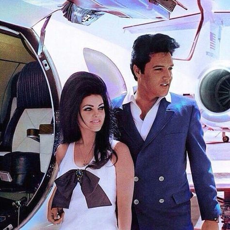 May 1967 Elvis and Priscilla - Honeymooners - ❤❤ Elvis Presley Family, Iconic Outfits, Elvis And Priscilla, Joseph Jackson, King Of Pop, Priscilla Presley, Lisa Marie Presley, Graceland, John Lennon