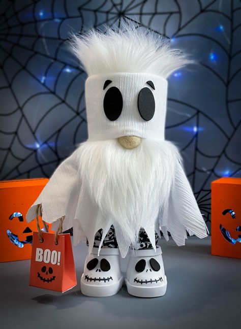 DIY Ghost Gnome with Trick or Treat Bag Gnomes Crafts How To Make, Fall Gnomes Diy How To Make, Fall Gnomes Diy, Diy Fall Gnomes, Halloween Gnomes Diy, Holiday Gnomes Diy, Ghost Gnomes, No Sew Gnome, Ghost Halloween Decorations