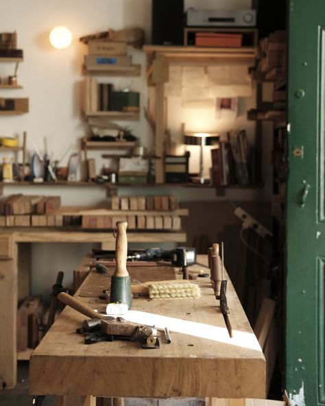 @ateliermateus #marcenaria #woodworking #workbench #joinery #stolarija #lisboa Woodwork Studio, Woodshop Ideas, Studio Workspace, Golden Thread, Woodworking Workbench, Dream Studio, Jewelry Workshop, Wood Work, Outdoor Design