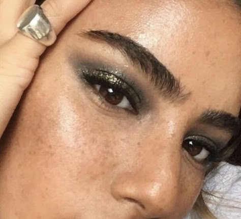 freckles and smoky eye Model Tips, Swag Makeup, Dark Makeup, Kesha, Editorial Makeup, Makeup Goals, Love Makeup, Pretty Makeup, Cute Makeup