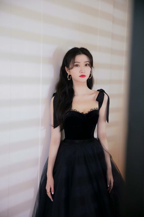 Korean Dress Party Night, Classy Short Dresses, Professional Dress, Women Blouses Fashion, Dress Party Night, Korean Fashion Dress, Fancy Dress Design, Dress Indian Style, Fashionista Clothes