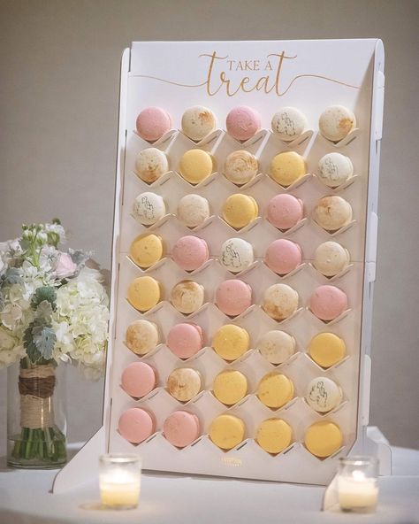 Macaron For Wedding, Dessert Table Macarons, Macarons Dessert Table, Macaron Stand Display, Macaroons Display Ideas, Macaron Display Wedding, Macarons Display Ideas, Macaron Table Display, Macarons For Wedding