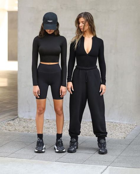 Joggers Gym Outfit Women, Sport Gym Outfit, Joah Brown Aesthetic, Joah Brown Outfits, Walking Outfit Outdoor, Gym Outfit Women, Spring Hiking Outfits, Trekking Outfit Women, Pilates Outfits