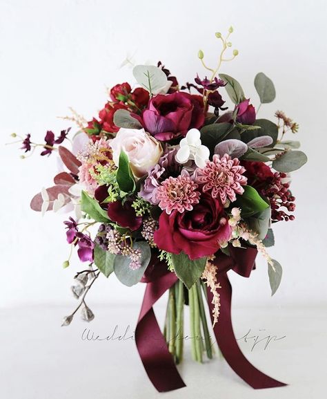 Christmas Wedding Flowers, Burgundy Wedding Theme, Bouquet Inspiration, Bridal Bouquet Flowers, Wedding Floral Centerpieces, Prom Flowers, Fall Wedding Bouquets, Burgundy Wedding, Bride Bouquets