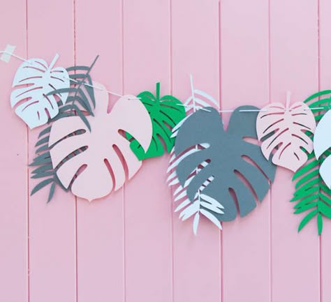 Leaf Garland for Weddings Party Decor Baby Showers by AllHerGlory Tropical Bridal Shower Decorations, Grey Baby Shower, Party Girlande, Fiesta Tropical, Tropical Bridal Showers, Tropical Baby Shower, Tropical Bridal, Pretty Leaf, Pink Bridal Shower