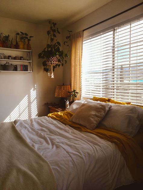 Honey Room Aesthetic, Mustard Yellow Room Aesthetic, Yellow Cottage Core Bedroom, Cozy Yellow Bedroom, Yellow Theme Room, Mustard Bedding Ideas, Roommate House, Yellow Room Ideas, Yellow Room Aesthetic