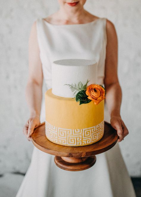 Mid Century Teal & Orange Wedding Ideas Teal Orange Weddings, Teal And Orange Wedding, Mcm Wedding, Modern Wedding Cake Toppers, Tropical Wedding Centerpieces, Wedding Cake Greenery, Retro Weddings, Orange Wedding Ideas, Mid Century Wedding