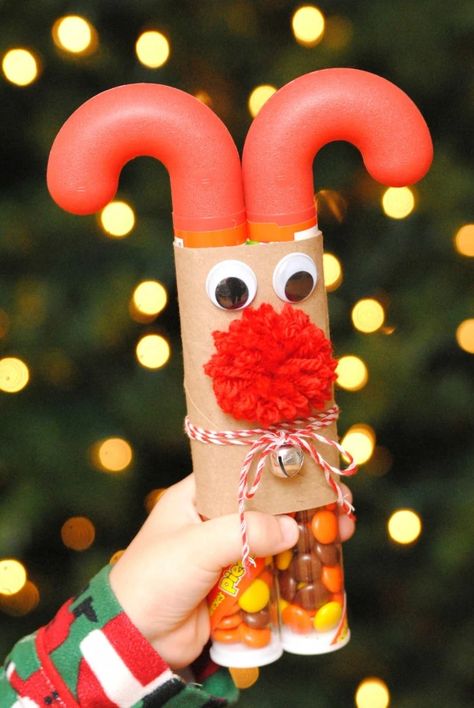 10 Creative DIY Stocking Stuffers for Kids and Adults – CandyDirect Fun Christmas Gifts, Christmas Gift For Your Boyfriend, Diy Christmas Gifts For Friends, Candy Cane Reindeer, Christmas Candy Gifts, Pictures Friends, Diy Stocking Stuffers, Christmas Neighbor, Christmas Instagram