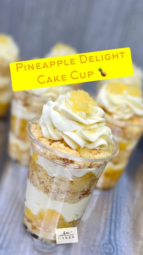 🍍 Pineapple Delight Cake Cup 🍍 Such a light, delicious treat. So easy, even you can make it 🥳🥳 in 2022 | Catering desserts, Parfait recipes, Thanksgiving sweet treats Dessert Shooters Recipes, Pineapple Delight, Dessert Cups Recipes, Mason Jar Desserts, Parfait Cups, Super Easy Desserts, Mini Dessert Cups, Parfait Desserts, Cake Cup