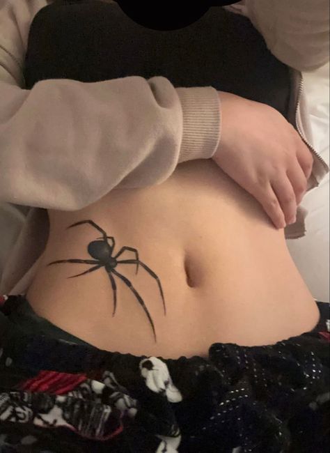 spider tattoo hip placement Henne Tattoo, Tato Minimal, Waist Tattoos, Tattoos Infinity, Grunge Tattoo, Sharpie Tattoos, Tasteful Tattoos, Tattoos For Black Skin, Tattoos Geometric