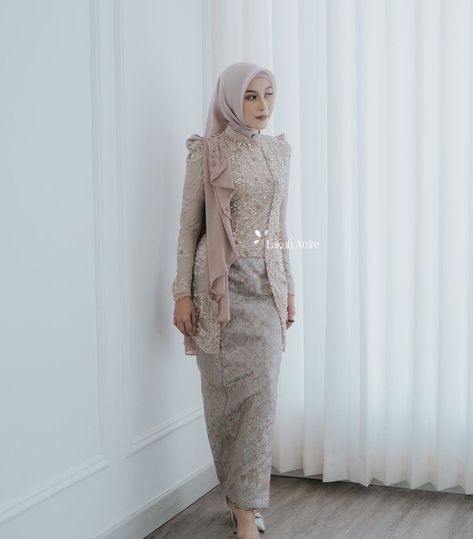 Model Dress Brokat Modern Hijab, Dress Kebaya Brokat, Model Dress Brokat Modern, Model Dress Brokat, Long Dress Batik, Dress Songket, Kebaya Songket, Pinterest Dress, Dress Batik Kombinasi