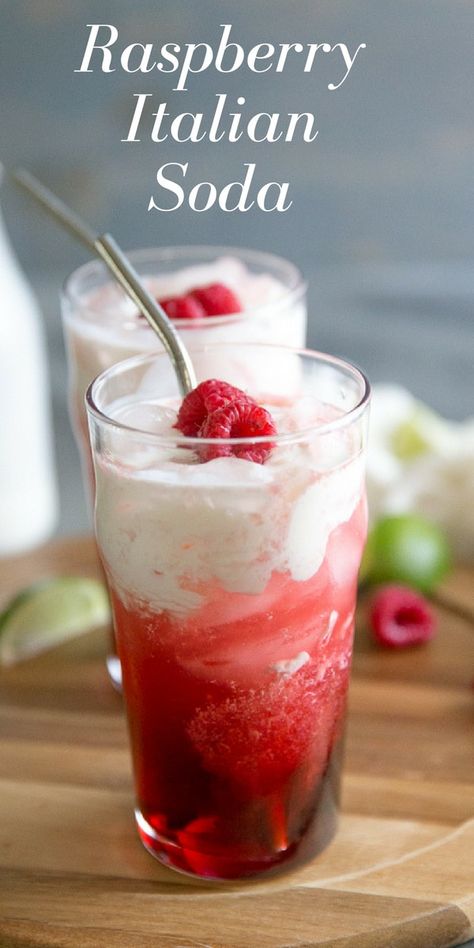 This Italian soda is bubbly, sweet and creamy! Grab two straws and share with a friend; these cold drinks are a fun, retro summertime treat #drink #summertime #raspberry #beverage #Italian #cream #soda via @Lemonsforlulu Popular Summer Drinks, Retro Drinks, Italian Sodas, Italian Cream Soda, Resep Juice, Easy Alcoholic Drinks, Nutella Fudge, Italian Drinks, Italian Cream