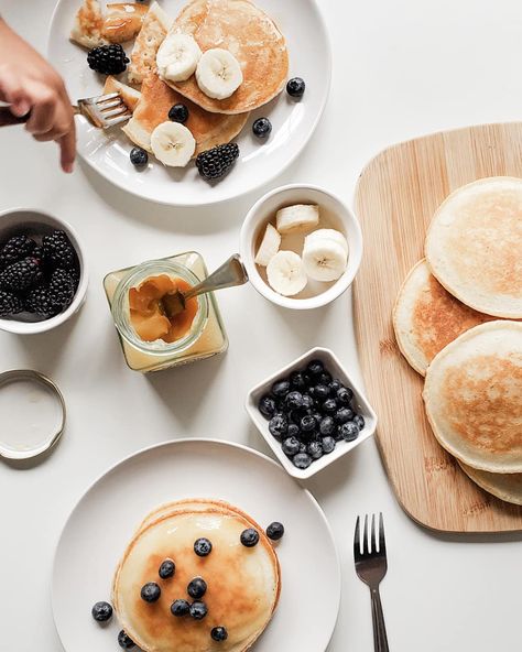 Krusteaz pancakes with lemon curd from Trader Joe's and fresh blueberries. Pancakes Photography, Oatmeal Cottage Cheese, Peanut Butter Protein Pancakes, Cottage Cheese Banana, Cottage Cheese Protein Pancakes, Oatmeal Protein Pancakes, Gluten Free Protein Pancakes, Vegan Buttermilk, Banana Protein Pancakes